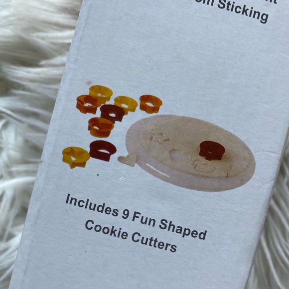 NIB rolling pin & cookie cutter set - Picture 6 of 6